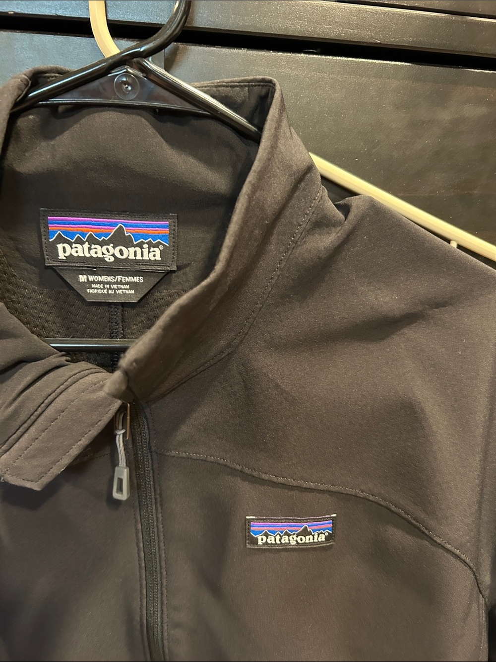Women’s Patagonia Black Softshell Full-Zip Jacket size medium - Picture 3 of 3